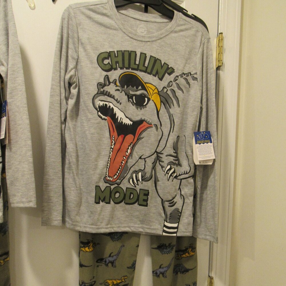 NEW BOYS' 2-PIECE WINTER PAJAMA SET SIZE LARGE (10-12)